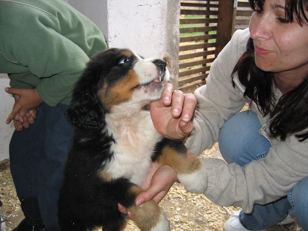 měs. 2. - budeš na mě hodná.jpg 